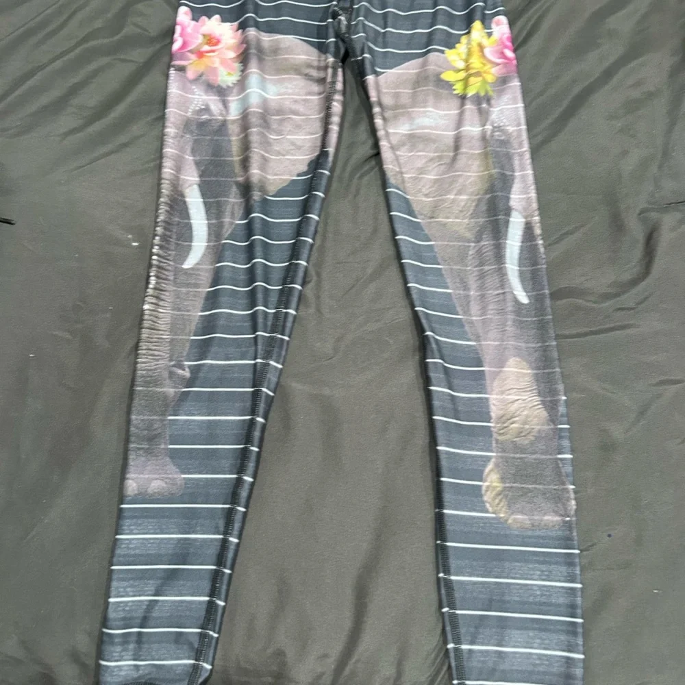 Teeki Love the Elephant Hot Yoga Pants Leggings Medium - Picture 4 of 7